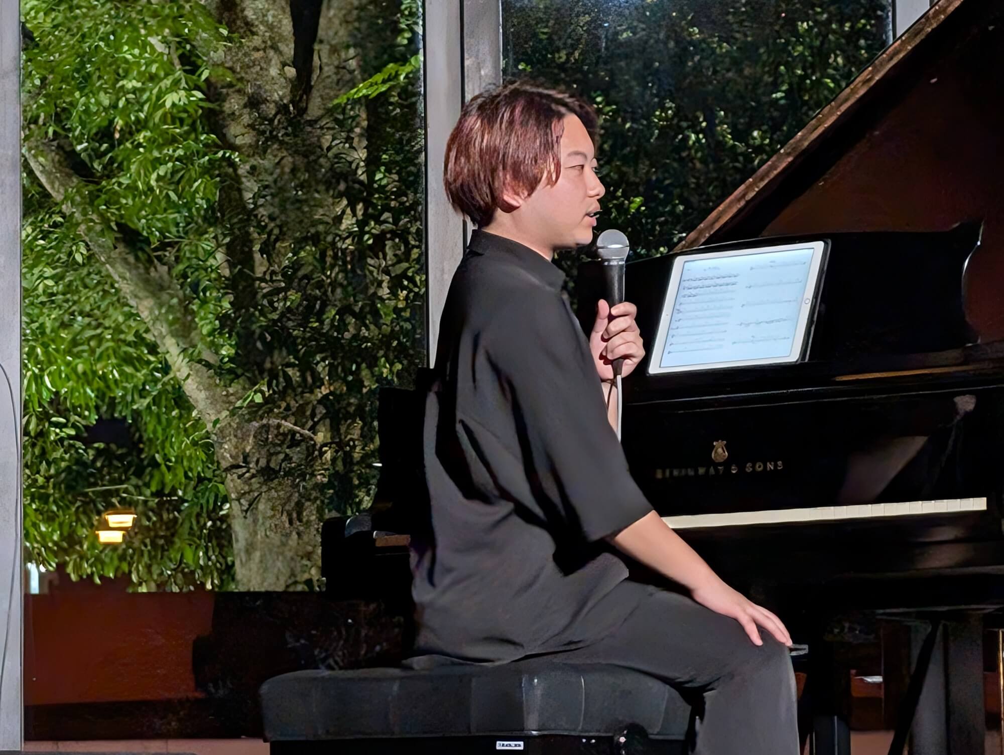 ピアノ担当の島田克也さんの写真