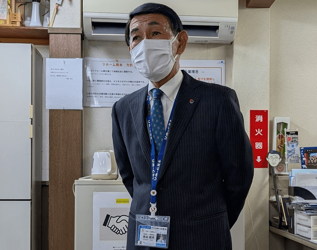 乾杯の音頭をする島谷部長の画像