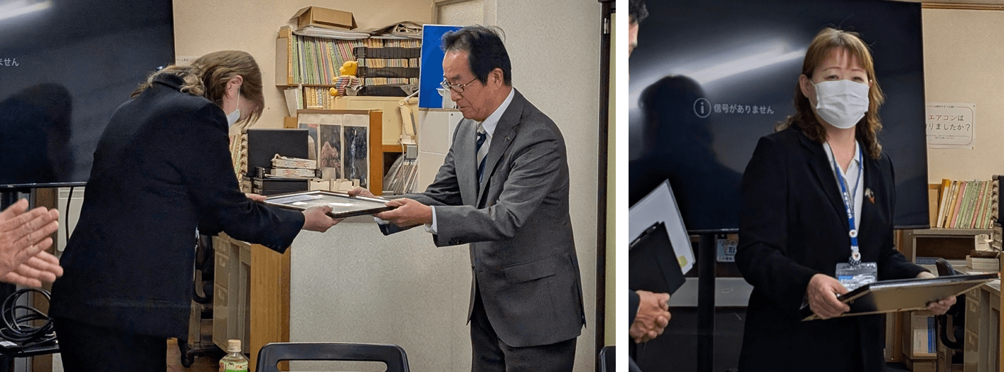 表彰状を受け取る園田女史の画像