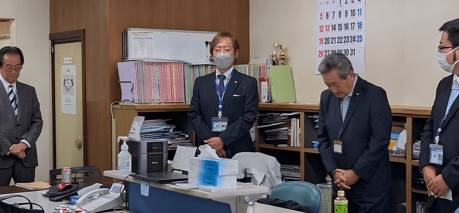閉めの言葉を宣言する松尾部長の画像