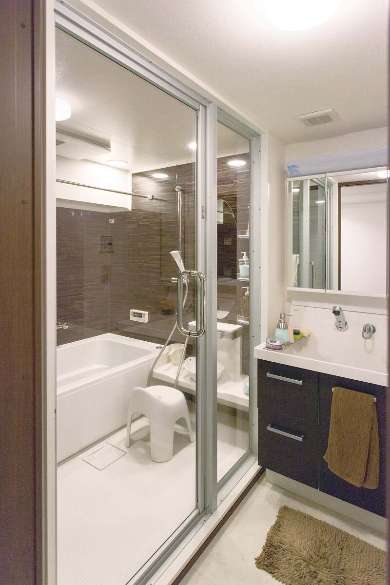 マンションのリノベーション： ホテルをイメージ『シースルーの浴室』･･･熊本県 熊本市
