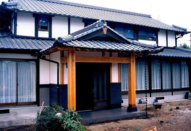 柱と梁が魅せる構成美　古民家調の家　　　　　熊本県　熊本市